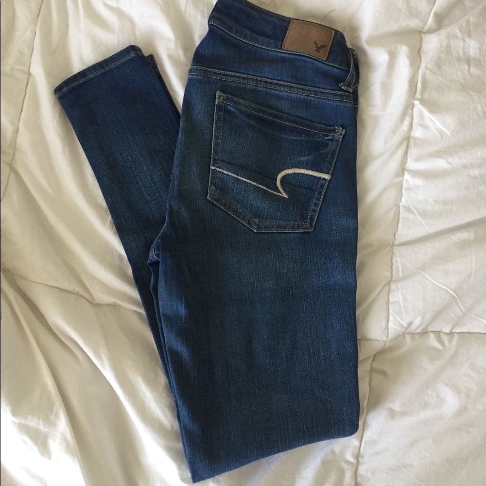 American Eagle low rise medium wash skinny jeans
